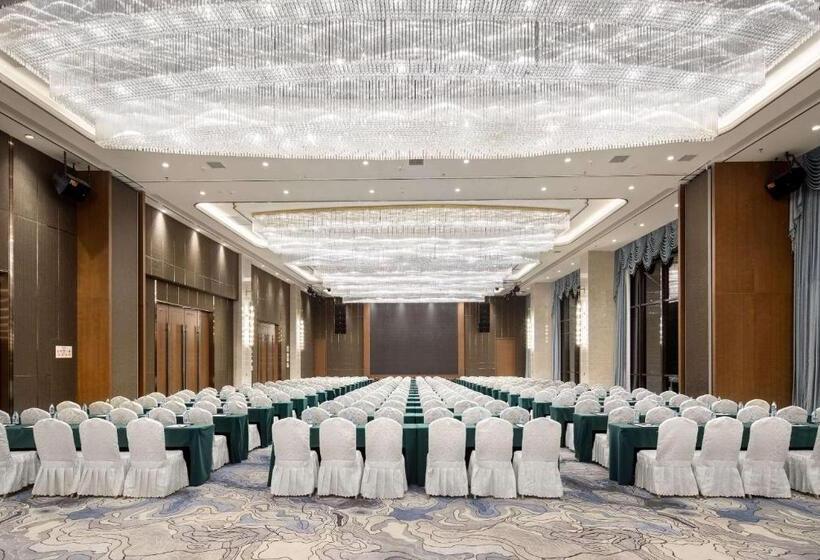 Отель Ramada Plaza By Wyndham Enshi