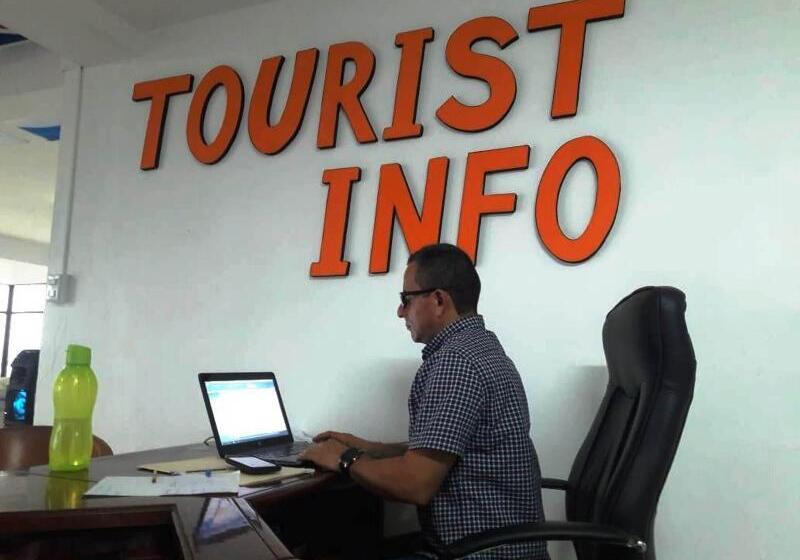 Del Paseo   Hostel
