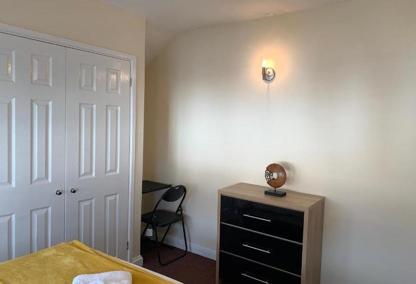 6 Bedroom House By Beds Away Short Lets & Serviced Accommodation Oxford With 2 En Suites, Garden & F