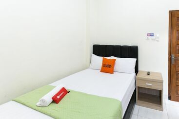پانسیون Reddoorz Syariah Near Purwosari Train Station