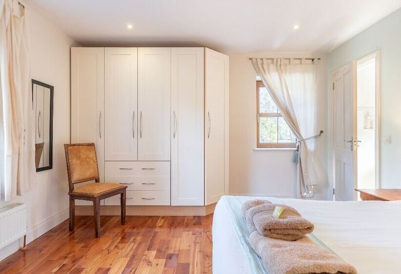 مبيت وإفطار Alaind Lodges