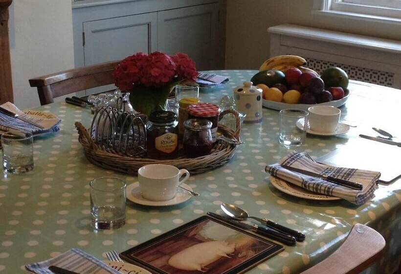 تختخواب و صبحانه Ivy Cottage