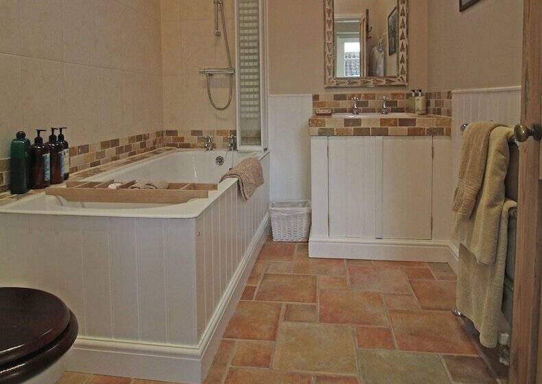 تختخواب و صبحانه Ivy Cottage