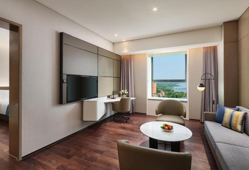 בית מלון כפרי Crowne Plaza Wuhan Development Zone, An Ihg