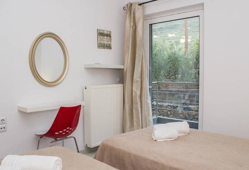 Nina S Villa, Cosy Seaview Retreat