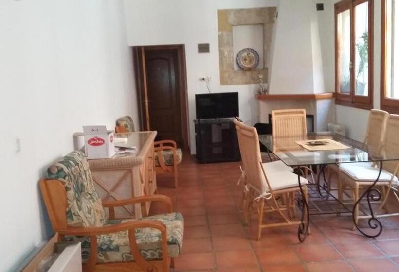 پانسیون Casa Malferit
