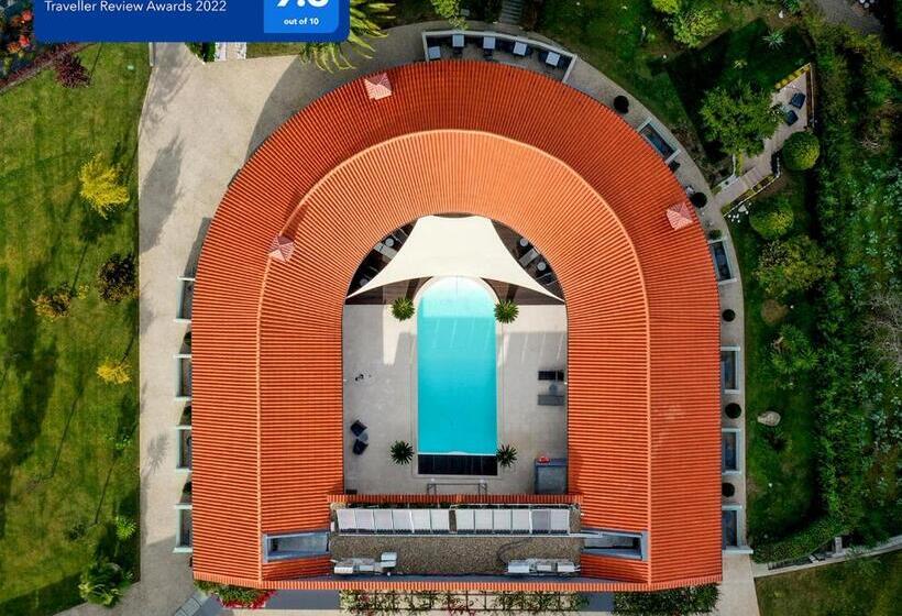 هتل Casa Das Carpas