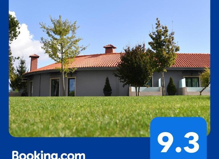هتل Casa Das Carpas