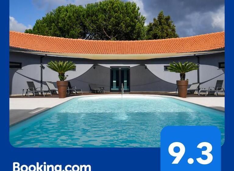 هتل Casa Das Carpas