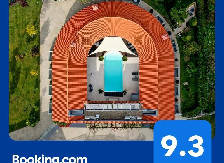 هتل Casa Das Carpas