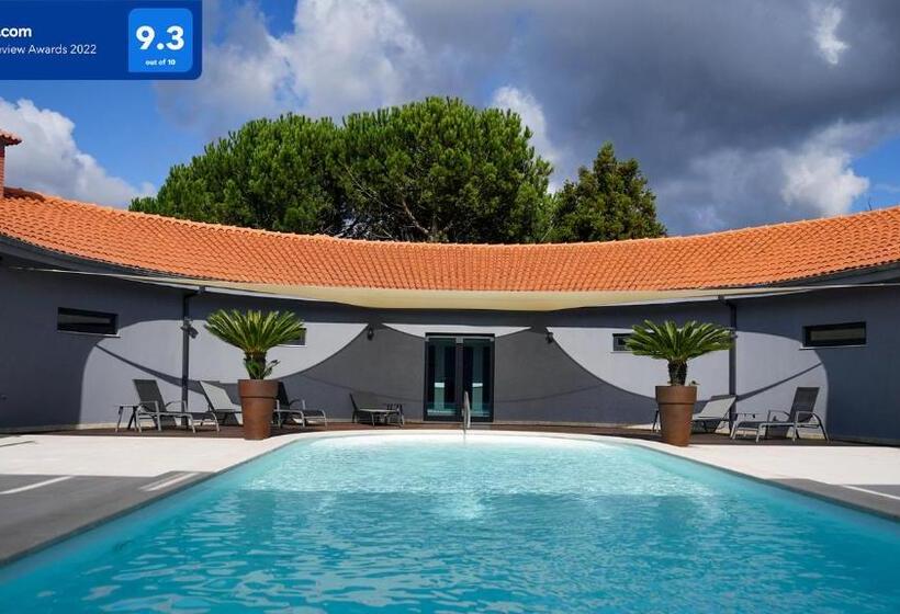 هتل Casa Das Carpas