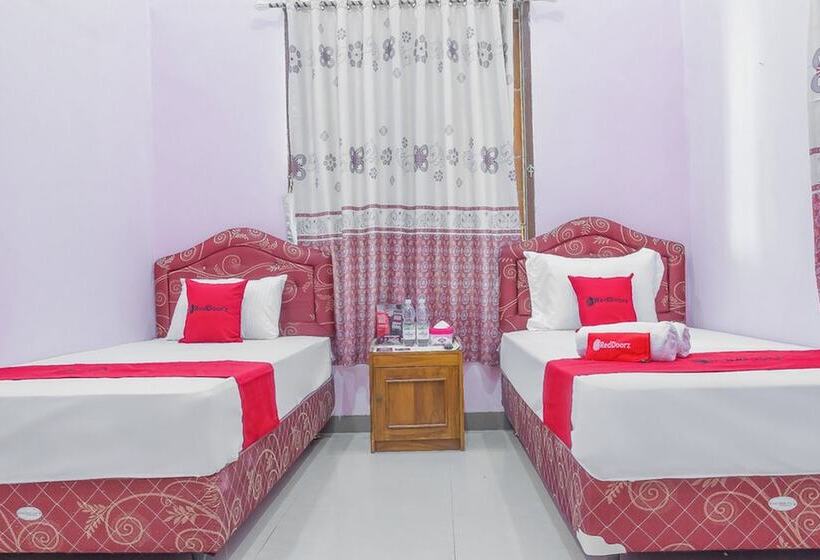 پانسیون Reddoorz Syariah @ Puri Kalijaga Street