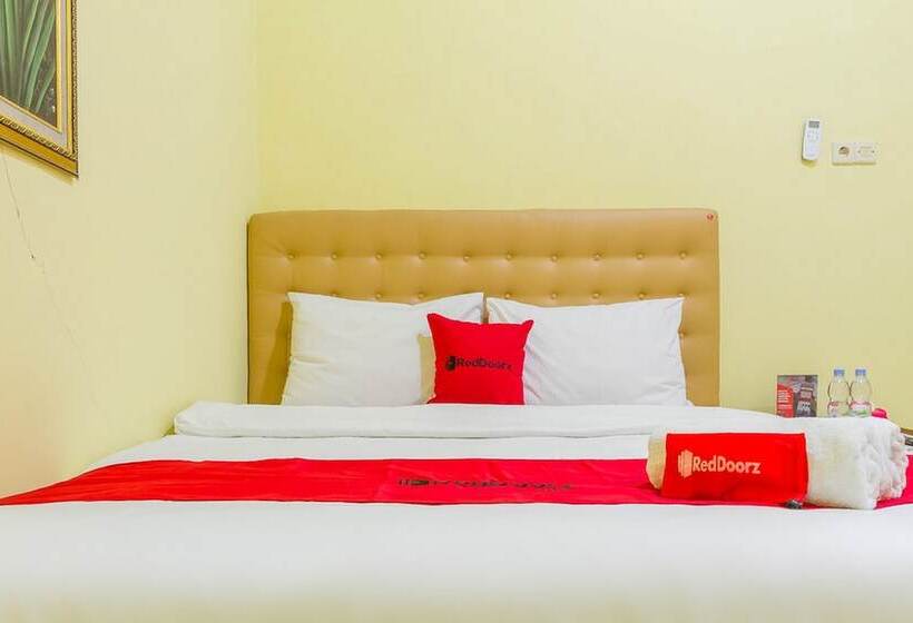 پانسیون Reddoorz Syariah @ Puri Kalijaga Street