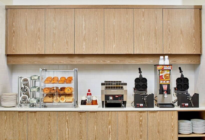 Отель Residence Inn St. Petersburg Tierra Verde