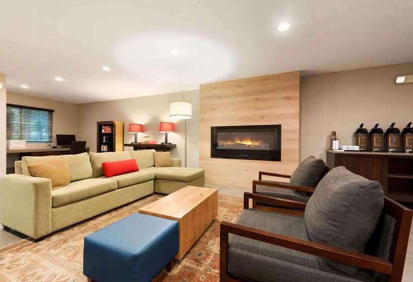 هتل Country Inn & Suites By Radisson, Cedar Rapids Airport, Ia