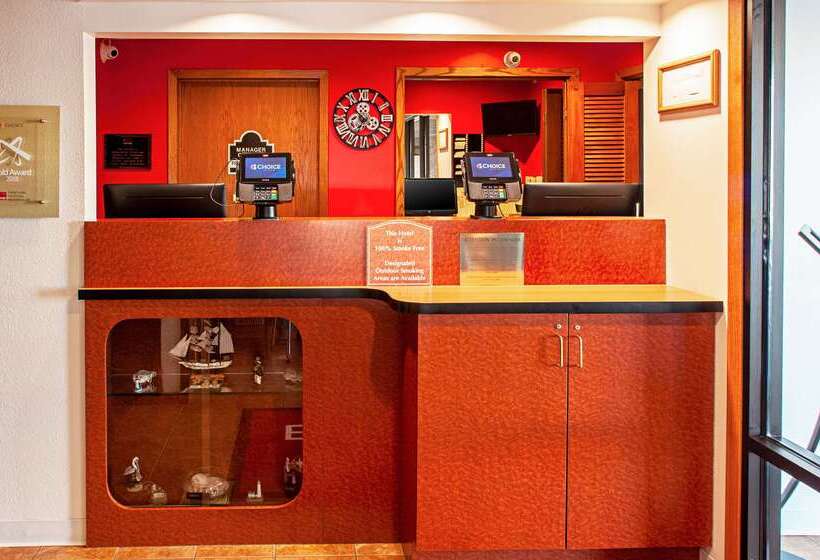 هتل Econo Lodge On The Bay