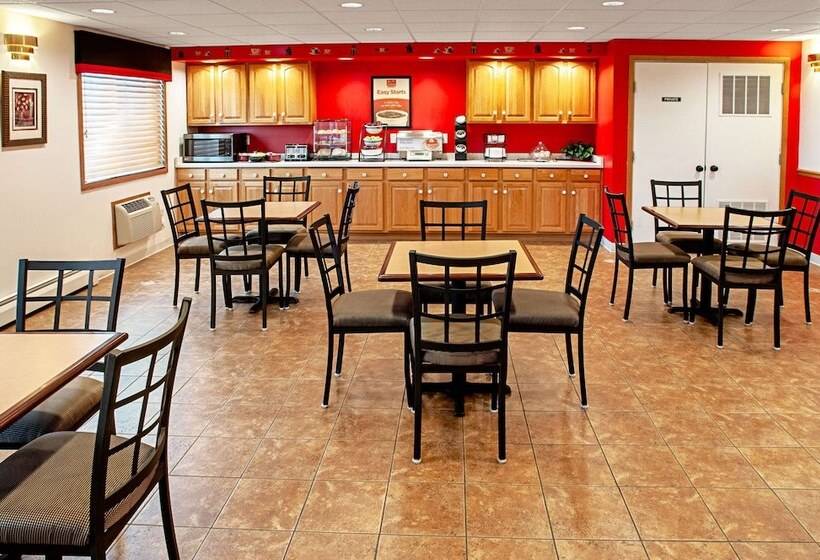 هتل Econo Lodge On The Bay