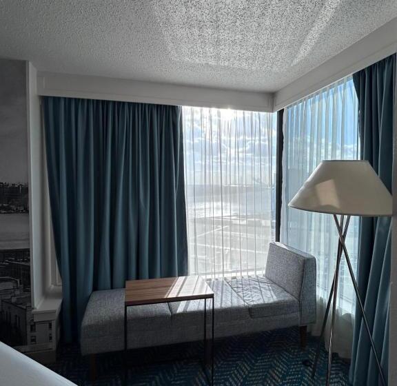 هتل Fort Pontchartrain Detroit, A Wyndham