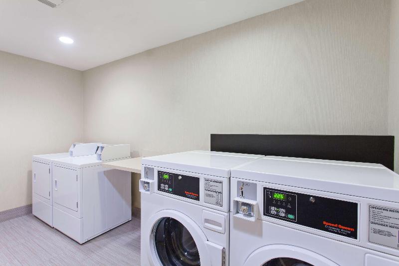 בית מלון כפרי Hampton Inn Morgan Hill