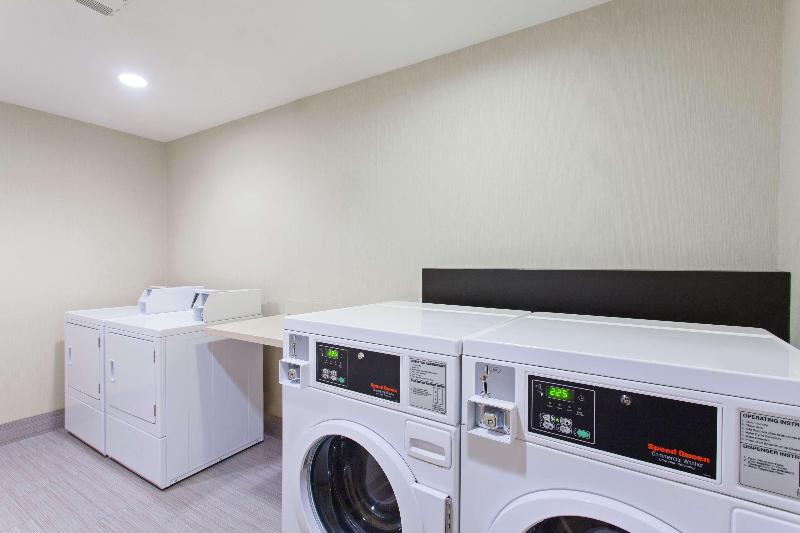 בית מלון כפרי Hampton Inn Morgan Hill