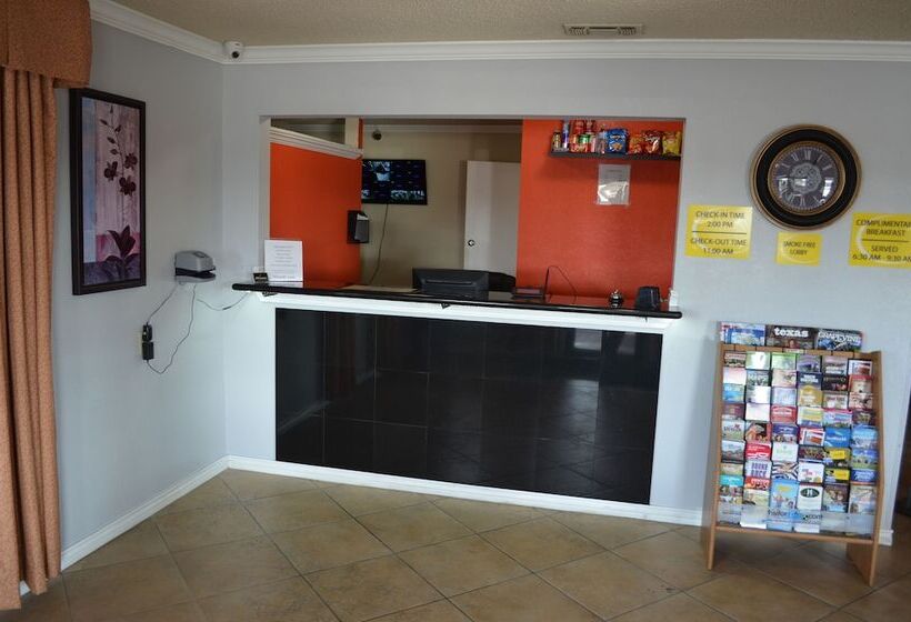 Отель Hill Country Inn & Suites
