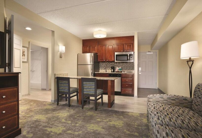 هتل Homewood Suites By Hilton Williamsburg