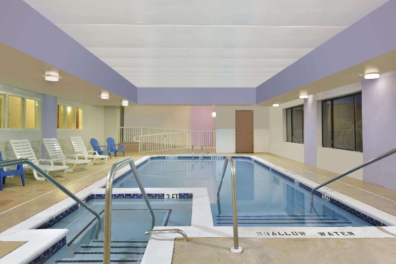 Howard Johnson By Wyndham Allentown/dorney Hotel & Suites