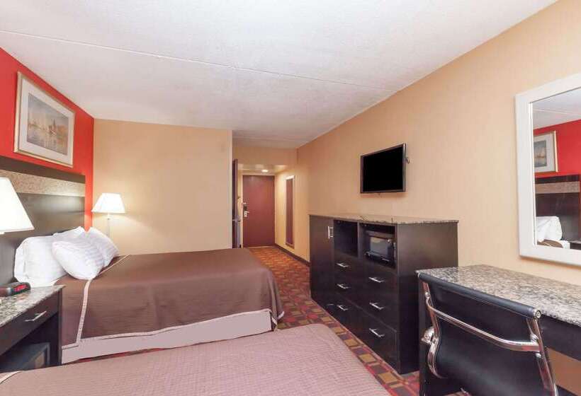 Hotel Howard Johnson  By Wyndham Newark Airport