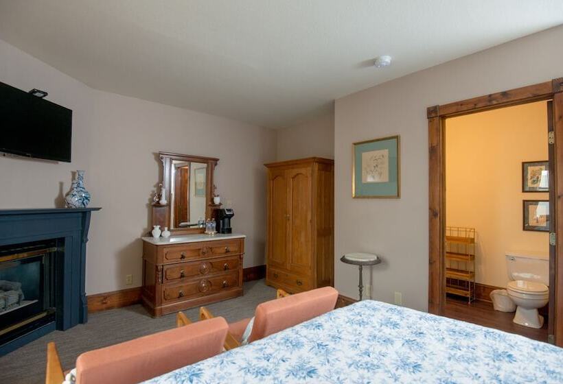 هتل Inn At Cedar Crossing