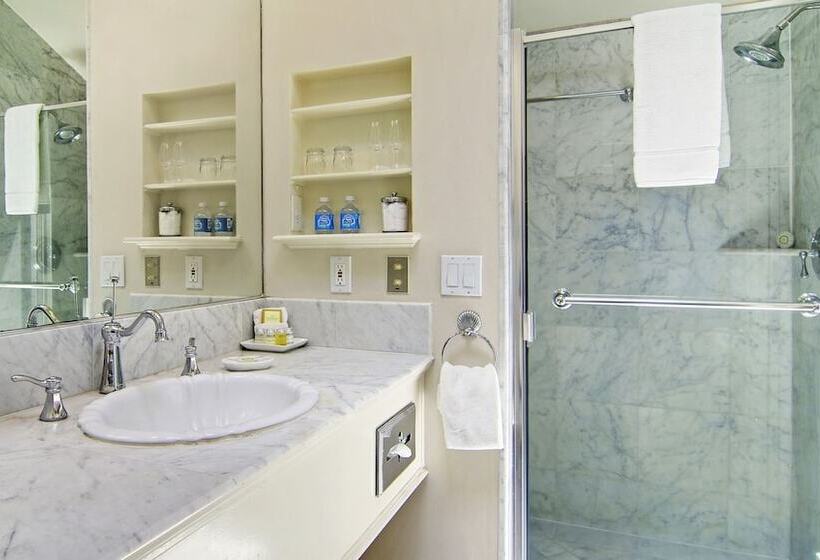 هتل Inn At Depot Hill