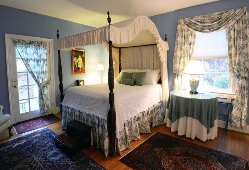 هتل Inn At Monticello