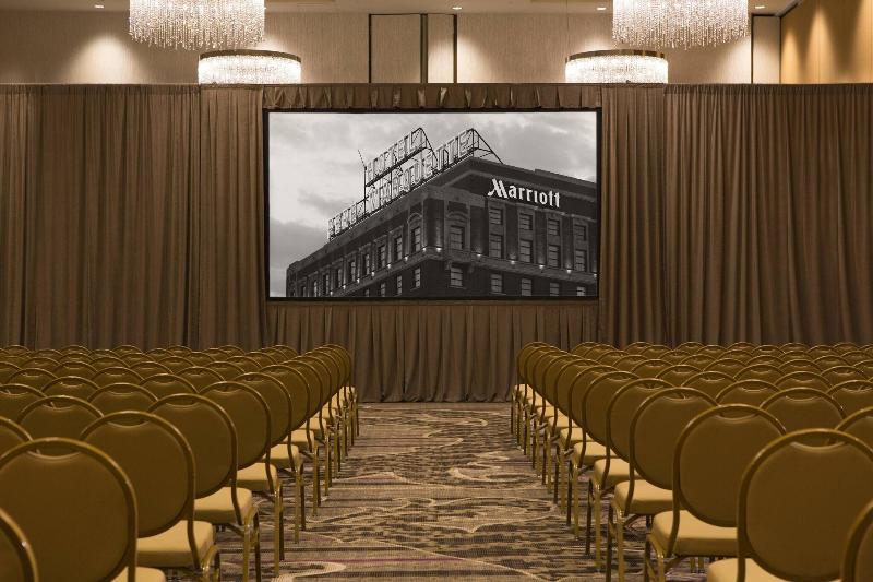 هتل Peoria Marriott Pere Marquette