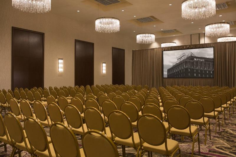 هتل Peoria Marriott Pere Marquette