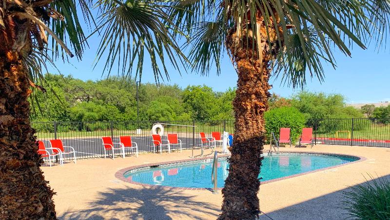 هتل Quality Inn & Suites I 10 Near Fiesta Texas