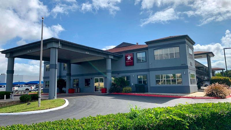 هتل Quality Inn & Suites I 10 Near Fiesta Texas