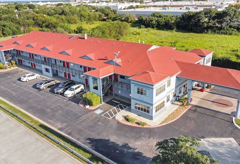 هتل Quality Inn & Suites I 10 Near Fiesta Texas