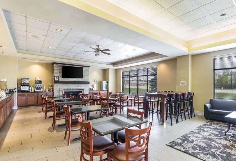هتل Quality Suites Milwaukee Airport