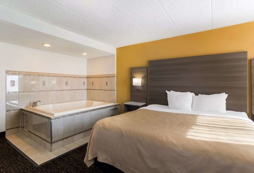 Hotel Quality Suites Milwaukee Airport