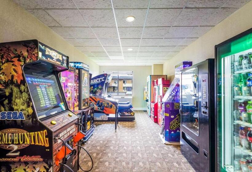 هتل Quality Suites Milwaukee Airport