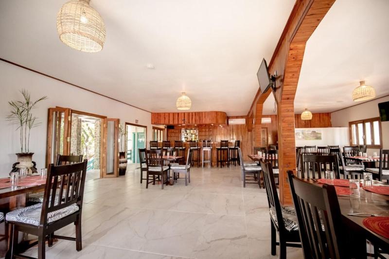 בית מלון כפרי Falling Leaves Lodge