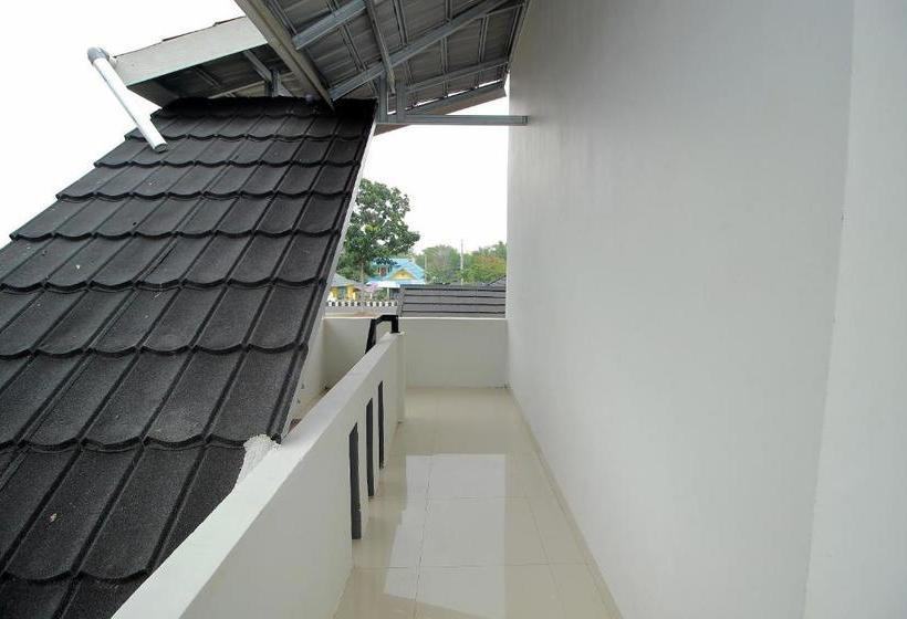 هتل Oyo 739 Residence Si Kancil