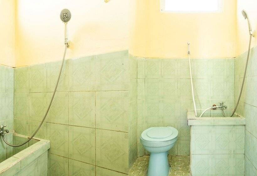 Spot On 1970 Hotel Priangan