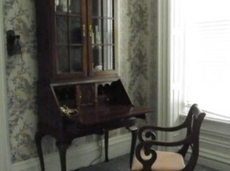 مبيت وإفطار Marble Mansion Inn