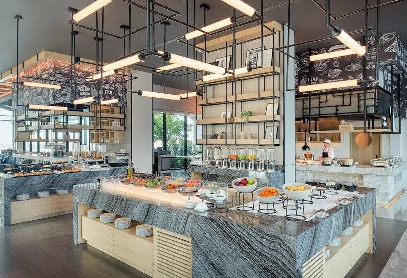 هتل Holiday Inn & Suites Siracha Laemchabang, An Ihg