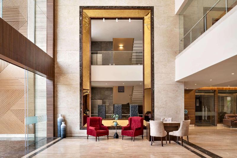 호텔 Ramada By Wyndham Gandhidham Shinay