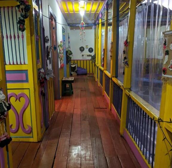 پانسیون Hostal Bremen