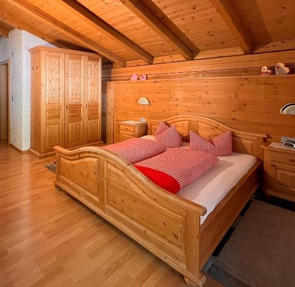 ペンション Schulhaus Tirol