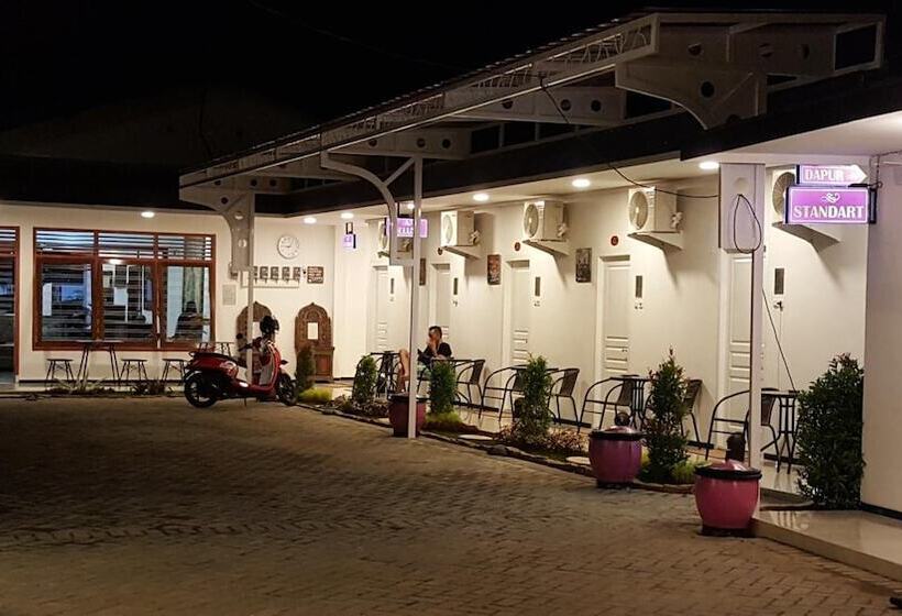 مبيت وإفطار Sultan Guest House & Resto Tulungagung