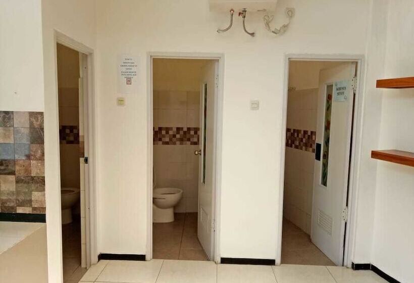 مبيت وإفطار Sultan Guest House & Resto Tulungagung