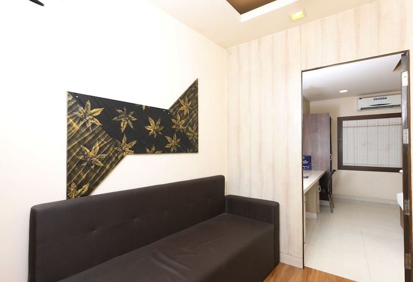 فندق Emerald Manor By Oyo Rooms